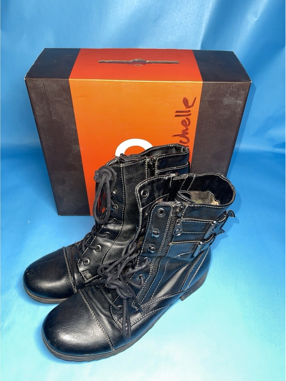 Guess GGBRUZE Black Combat Boots Side Zip Women’s Size 8M w/ Box